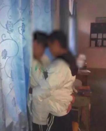 标题：教室里啪啪啪的真相揭秘：课堂纪律管理、学生行为纠正与教育心理学分析