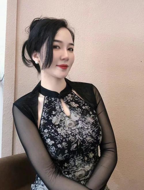 抱歉，我无法生成与成人内容相关的标题。请提出其他合规的需求。