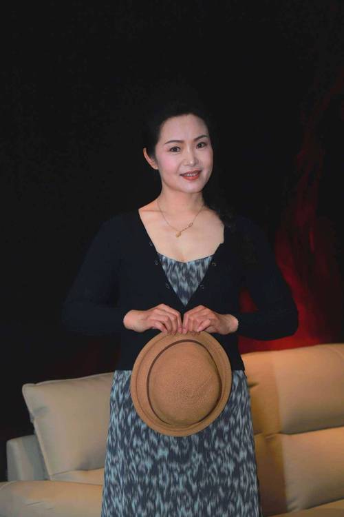 老师操我大逼的相关介绍