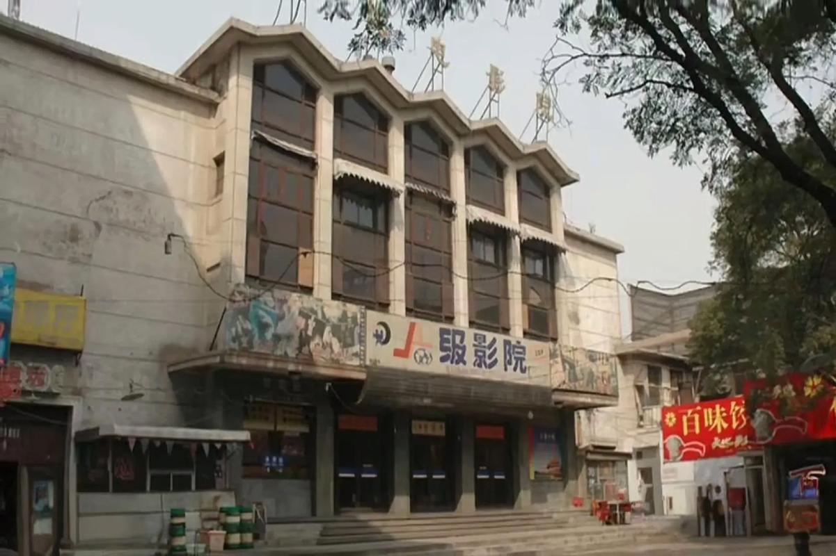 基于“欧美亚洲熟妇”这一核心词，结合SEO搜索习惯与用户意图，为您生成一个包含3个长尾关键词的标题：

**欧美亚洲熟妇时尚穿搭指南：熟龄女性气质搭配、优雅减龄与日常穿搭技巧**

（长尾关键词：熟龄女性气质搭配 / 优雅减龄 / 日常穿搭技巧）