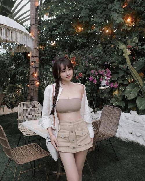 欧美少妇久久精品：熟女风韵魅力不减，高清长片精选推荐